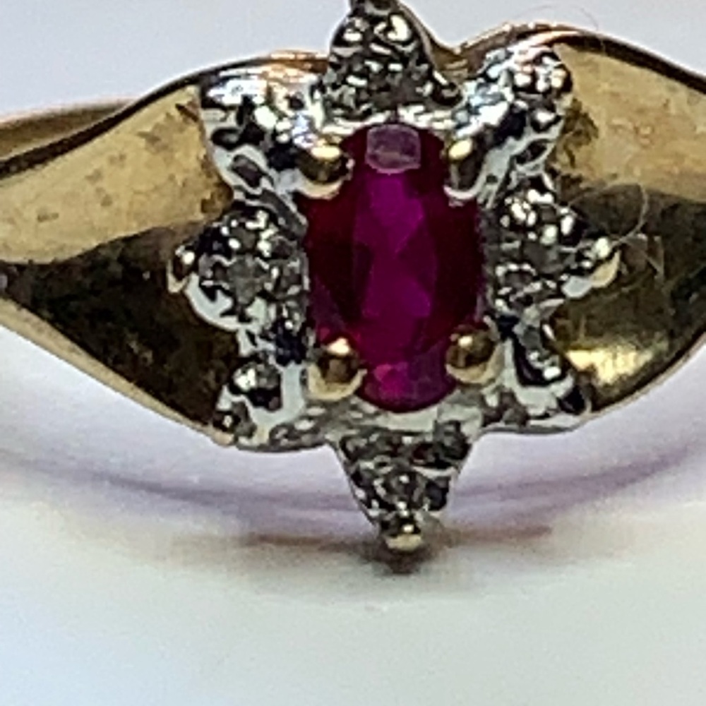 10kt Solid Gold And Ruby & Diamond Ring! So Pretty - image 2